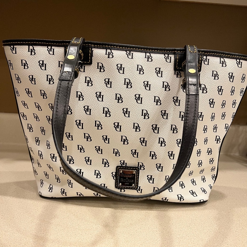 Dooney and Bourke Classic Tote Bag